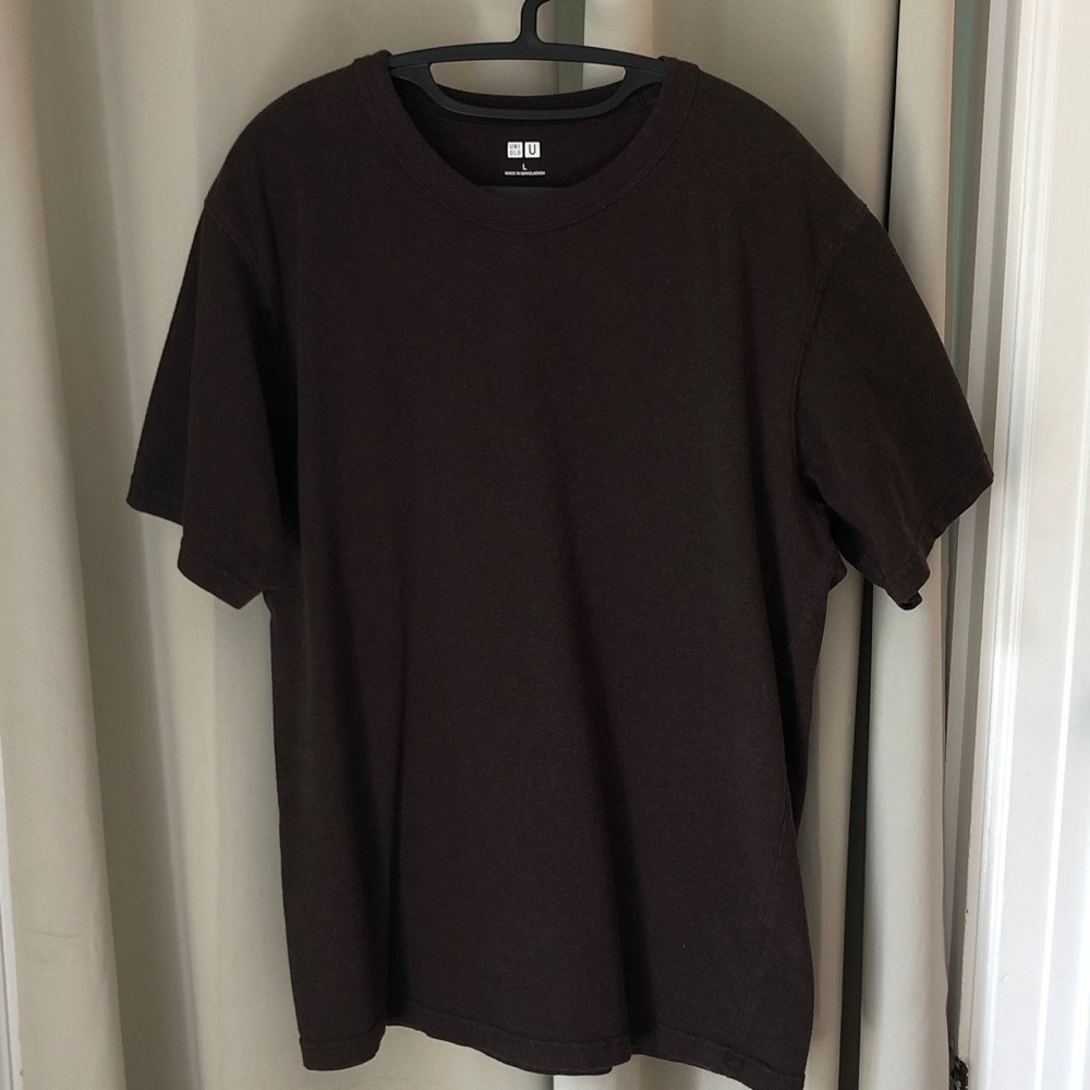 Uniqlo Men's Crew Neck T-Shirt in Dark Brown